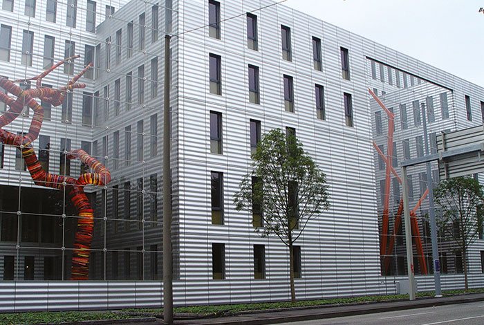 Abdichtung der Fenster- und Fassadenfugen mit Hannoband®-BG1 und Hanno®-Folienband FI