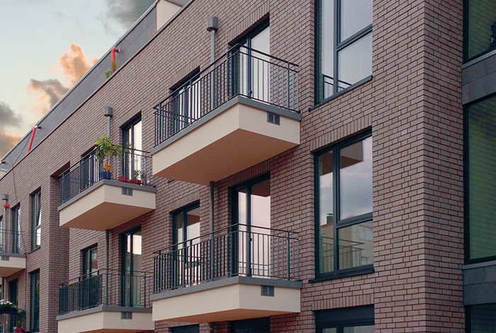 Wohngebäude Jarrestraße Abdichtung der Fensteranschlussfuge mit dem Hanno®-Folienband DUO Easy 240